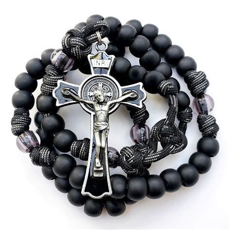 Men's necklaces & rosaries 